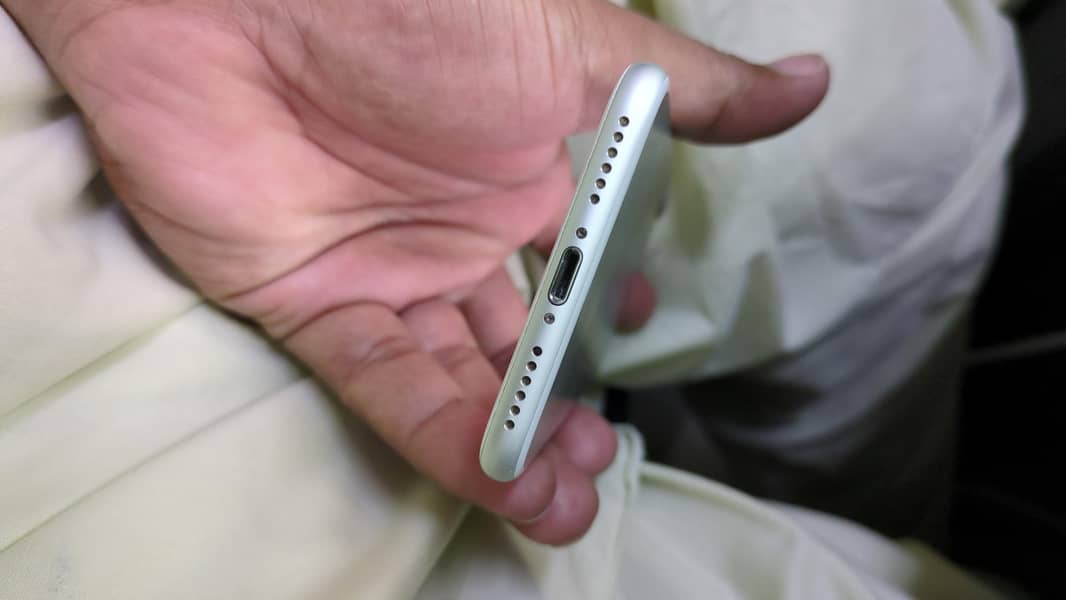 Apple iPhone 7 3