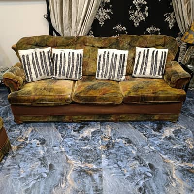 7 seater velvet sofas set wallnit wood like new