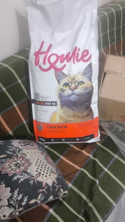 cat food available homie 3kg only