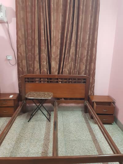 2 bed set with side tables