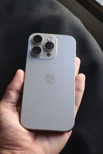 Apple iPhone 16 Pro