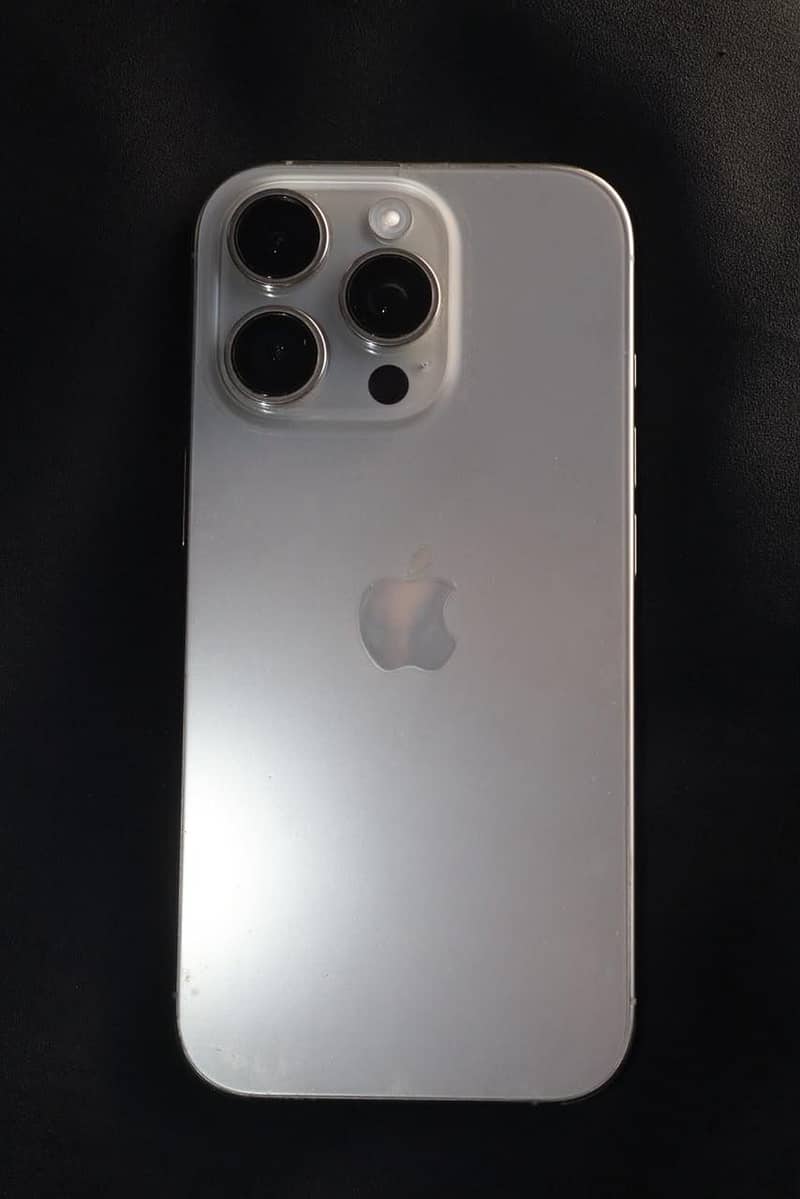 Apple iPhone 16 Pro 1