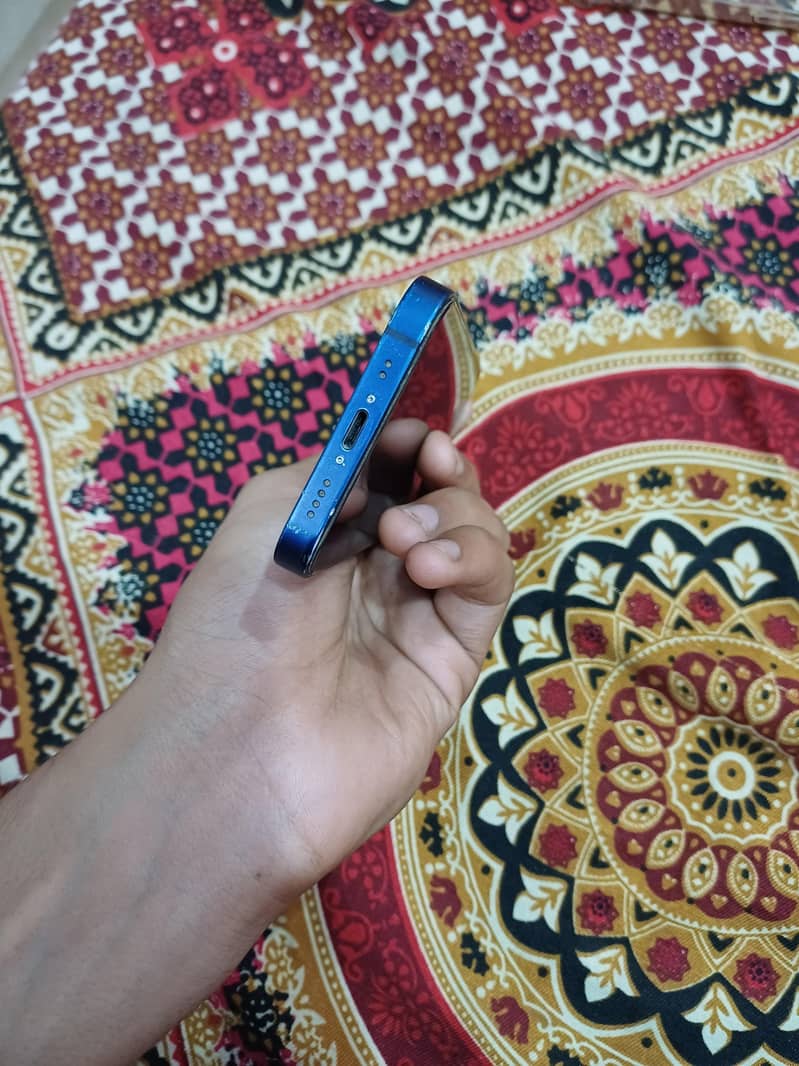Apple iPhone 12 mini 4