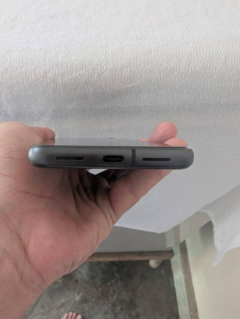 Google Pixel 8 4