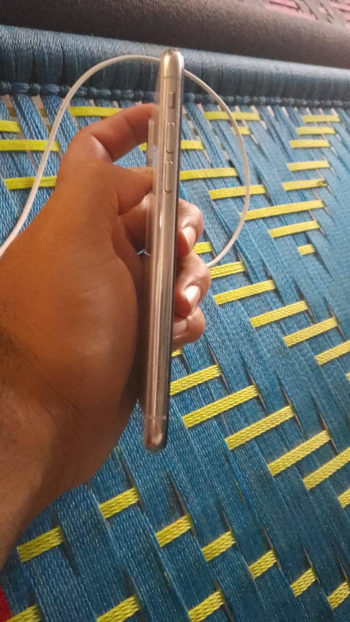 Apple iPhone X 4