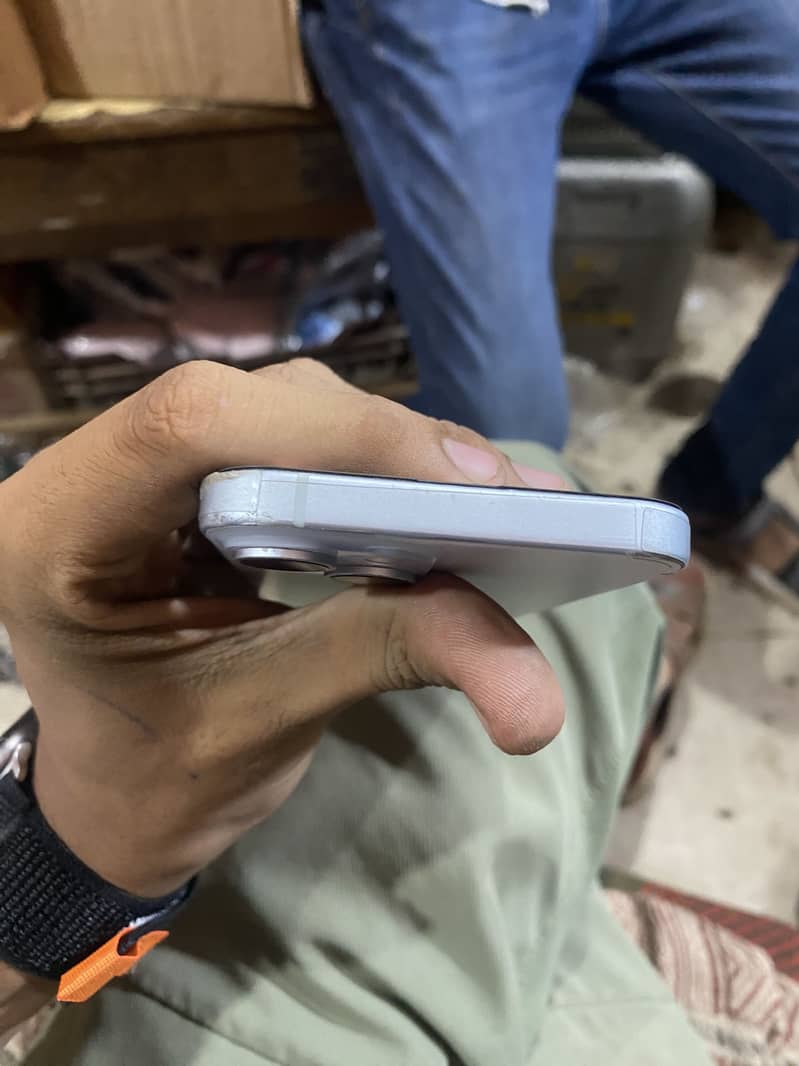 Apple iPhone 15 3