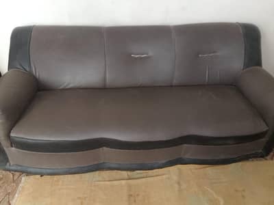 3 setar sofa or parlar chear chear bilkul newo hy