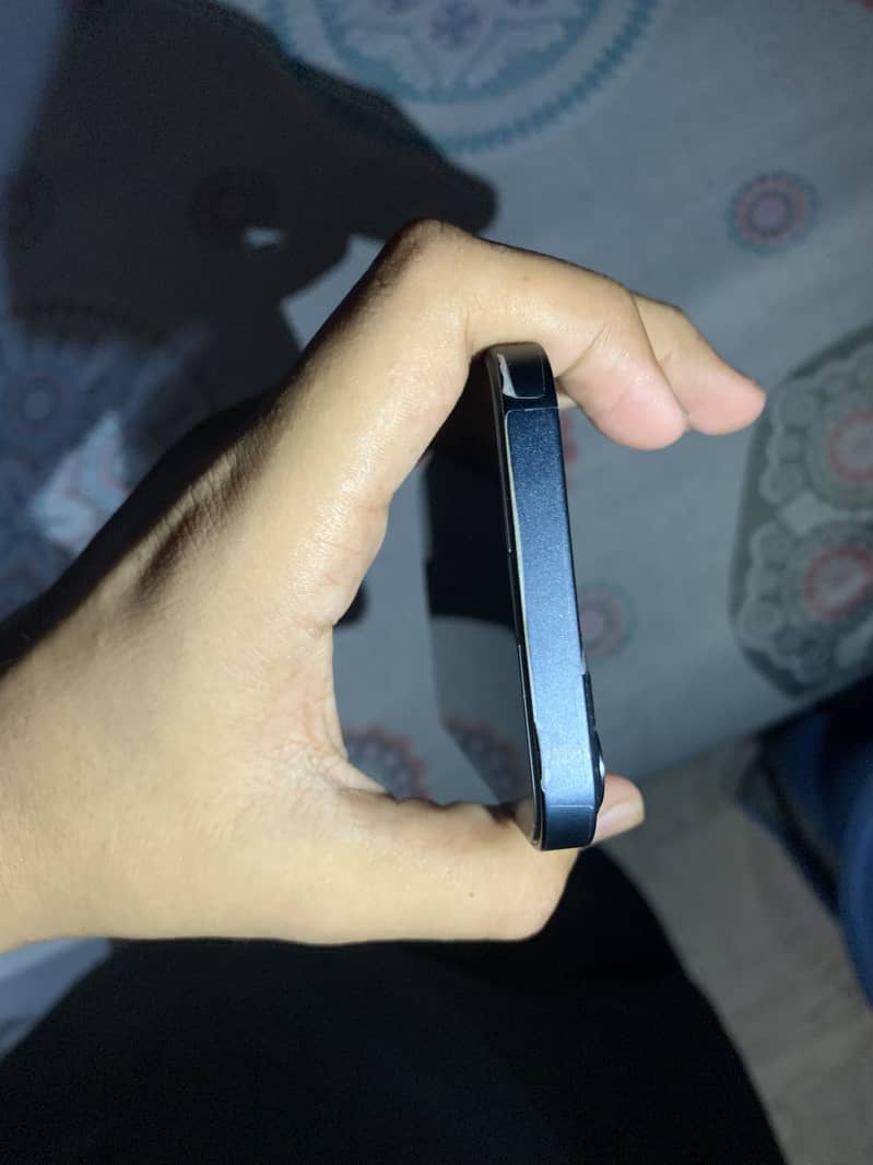 IPhone 13 2