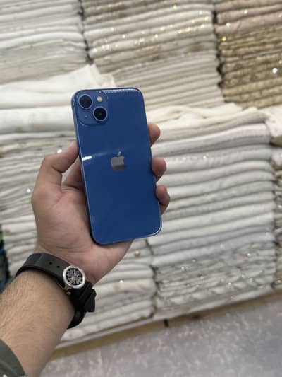 Apple iPhone 13