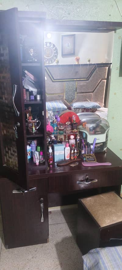 dressing table