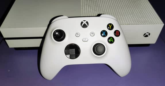 Xbox One S Disc + Digital 1TB - Xbox Series X Controller