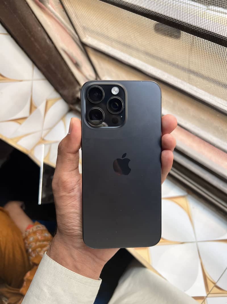 Iphone 15 pro max 4