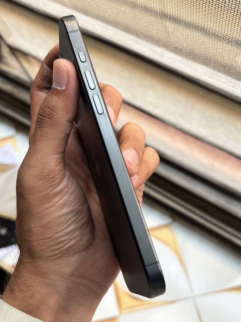 Iphone 15 pro max 6