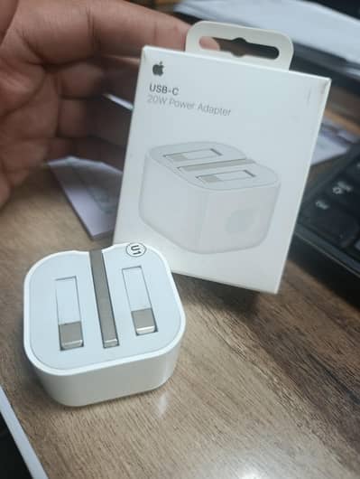 Apple 20W USB C POWER ADAPTER