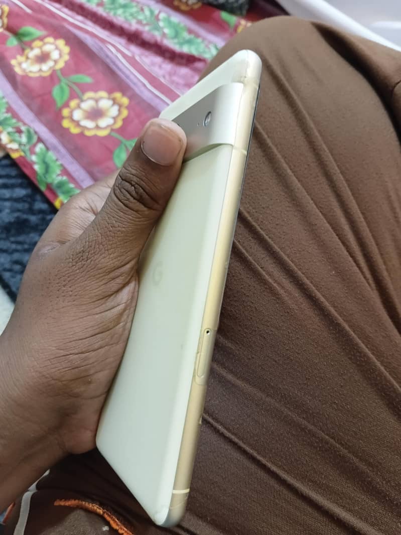 Google Pixel 7 4