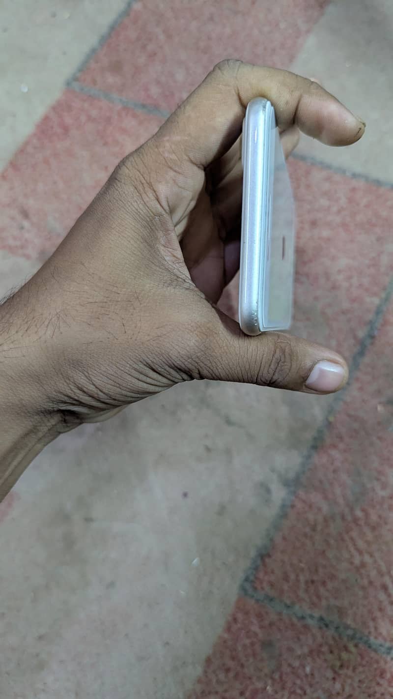 Apple iPhone 7 Plus 2