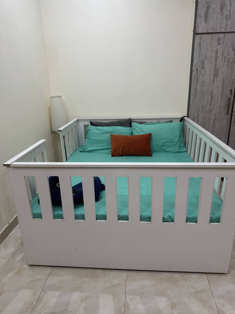 Kid bed queen size 0