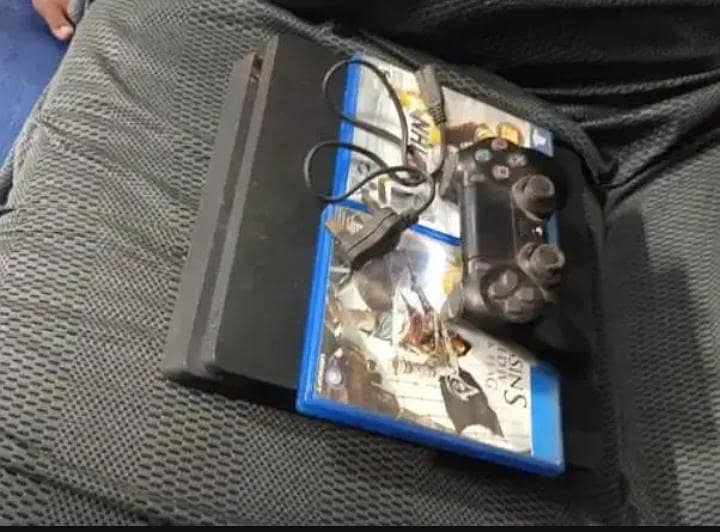 PS4 Slim 0