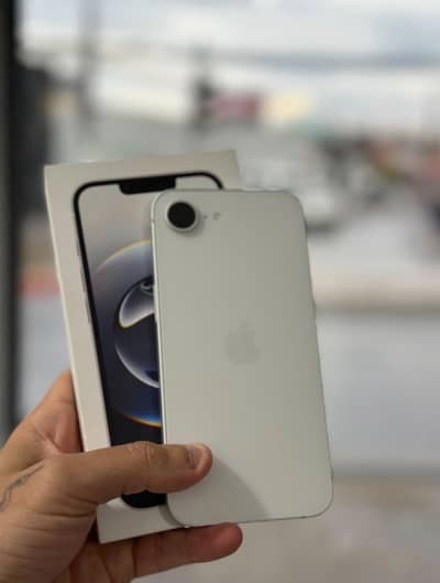 iPhone 16e