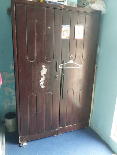 Old 2-Door Wooden Wardrobe for Sale (6x4 Feet)