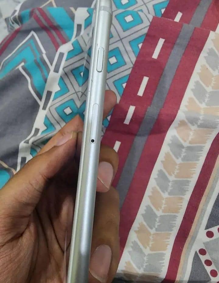 Apple iPhone 7 3