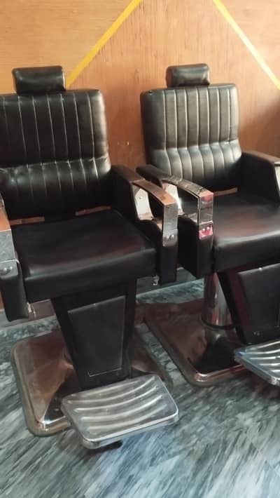 salon chairs for sale ( 2 seats and 1 manicure pedicure set