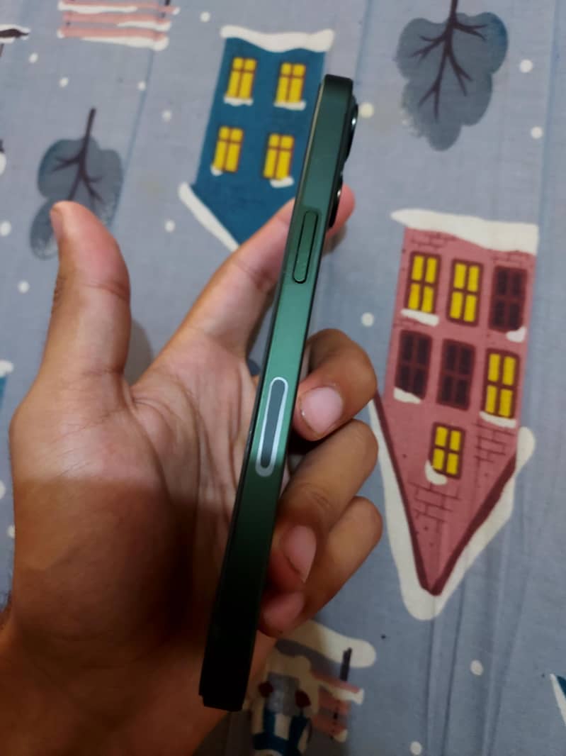 Apple iPhone 13 1