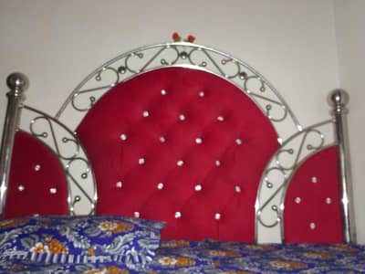 mainy ye furniture sell kerna Hai jis sis bro KO chahye rabta kren