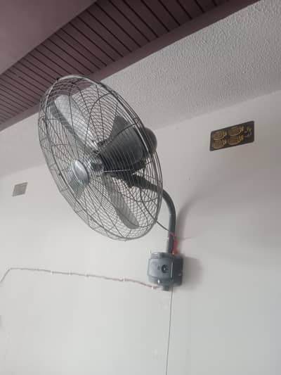 bracket fan new condition for sale