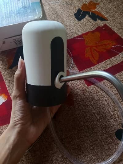 Automatic Electric Water Bottle Pump / Dispenser - Like New