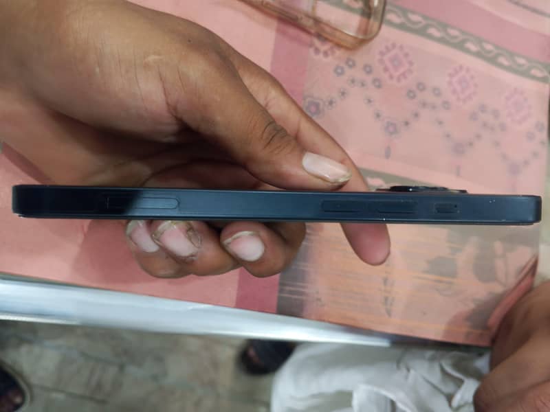 Apple iPhone 13 10