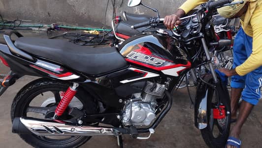 Honda cb125F