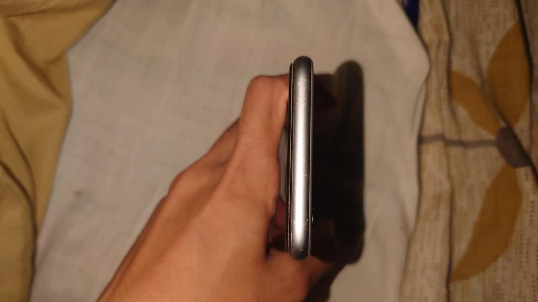 Apple iPhone 6S 4