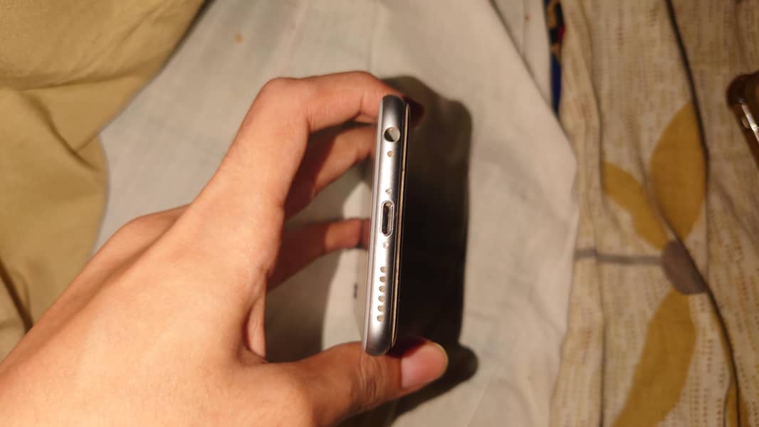 Apple iPhone 6S 5
