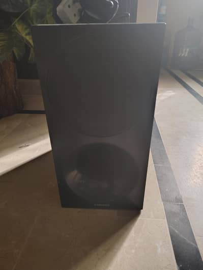 SOUND BAR WITH WOOFER