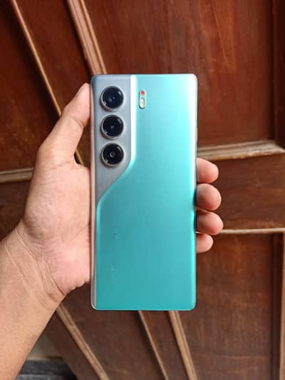 Camon 40 Pro' 8/256gb_ complete box_ 45w charging_ neat condition