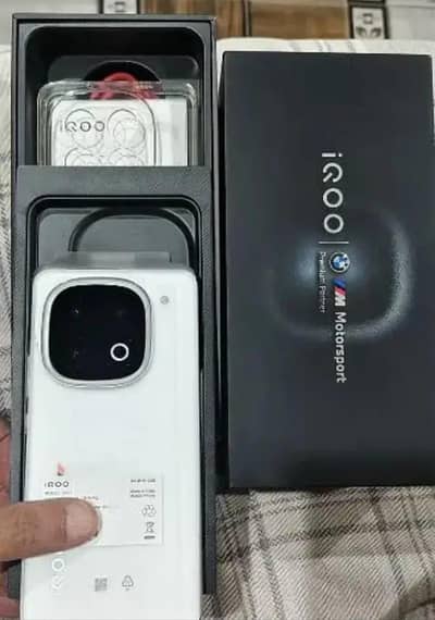 vivo IQOO 13 16+16 GB Ram 512 GB memory 100% condition box PTA