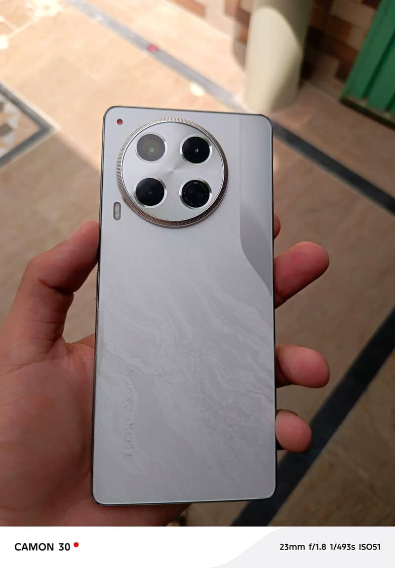 Tecno CAMON 30 0
