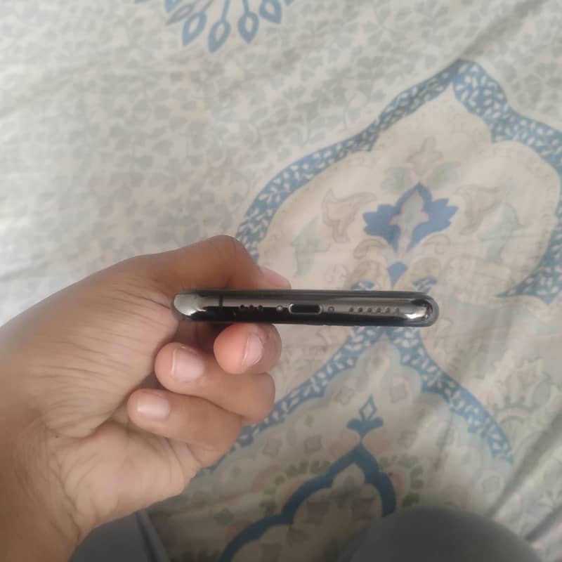 Apple iPhone 11 Pro 1