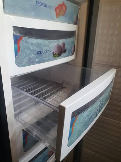 Dawlamce vertical deep-freezer