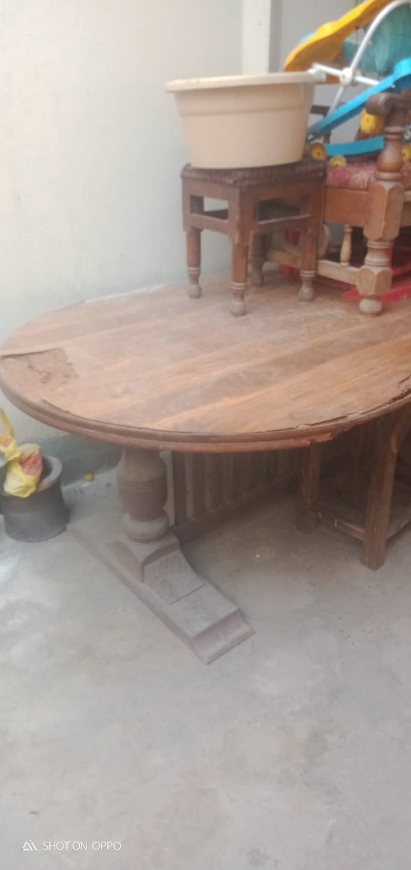 Dining table 0