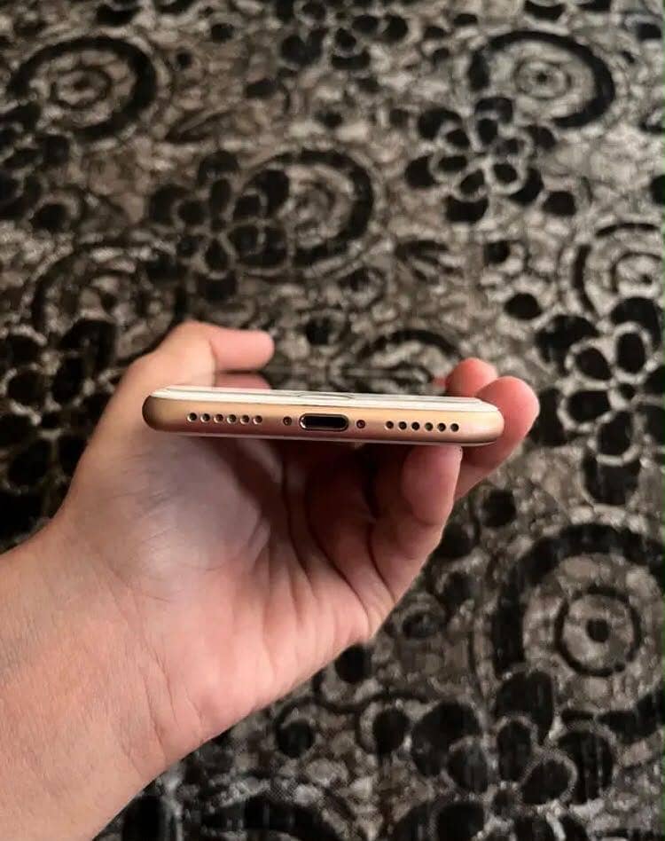 Apple iPhone 8 3