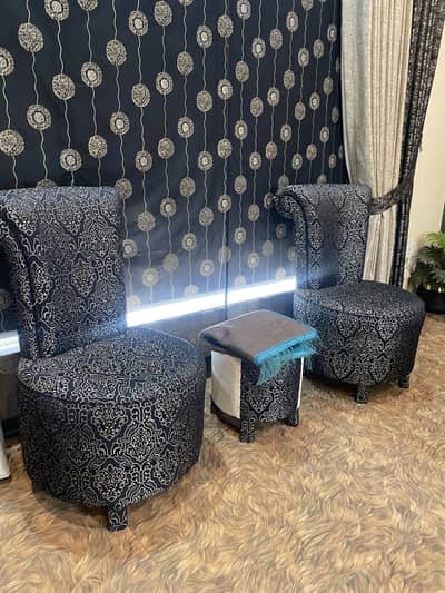 Room chairs with coffee table
