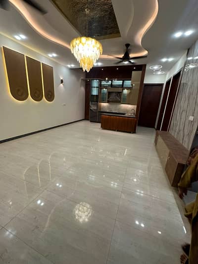 Brand New 3 Bed d. d Ground Floor Parking Available