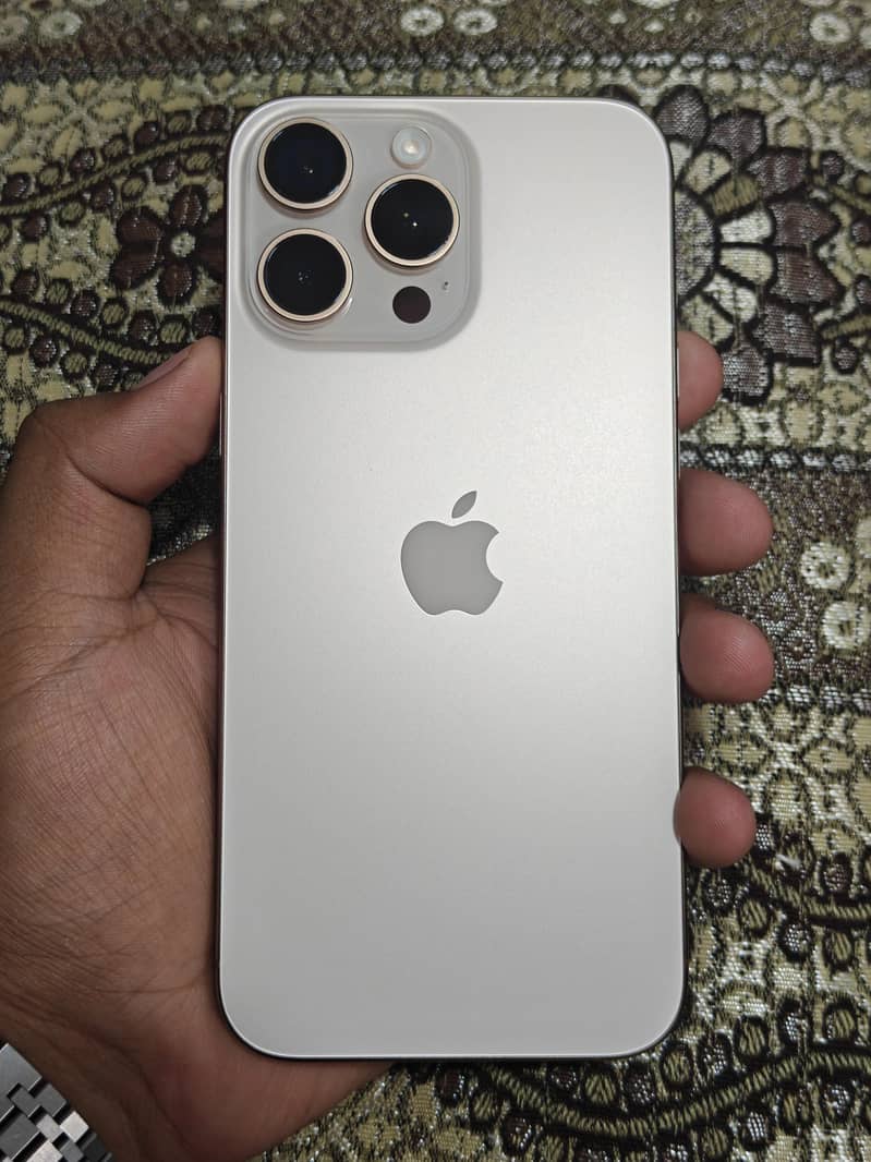 Apple iPhone 16 Pro Max 0