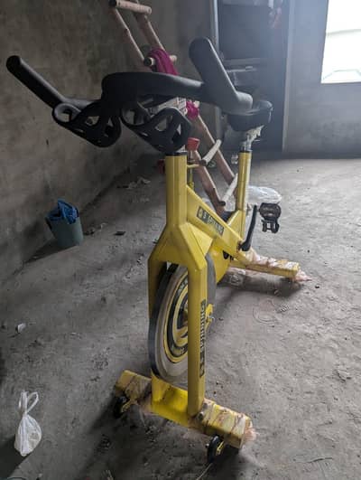 Spinning Exercise Bike – Heavy Duty Gym Cycle for Home Workout