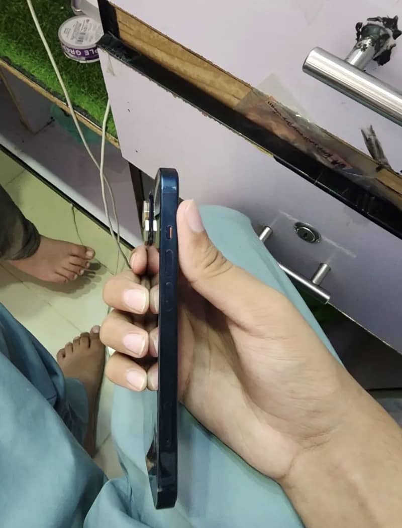 Apple iPhone 13 0