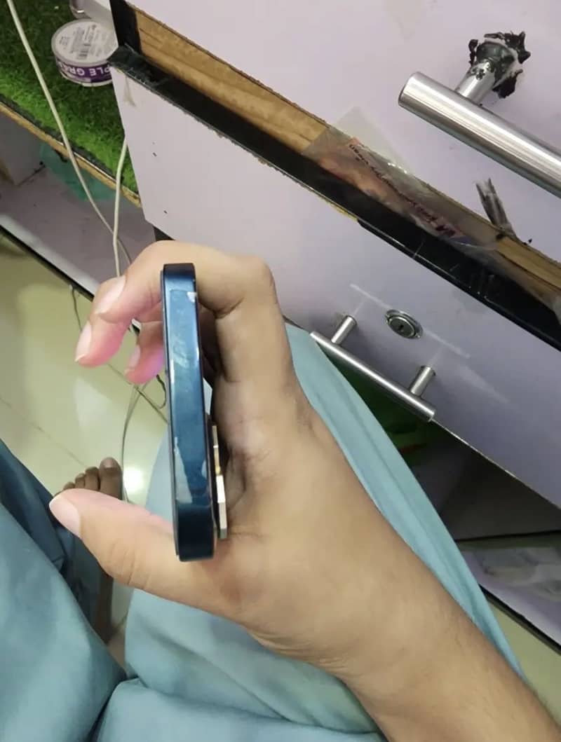 Apple iPhone 13 3