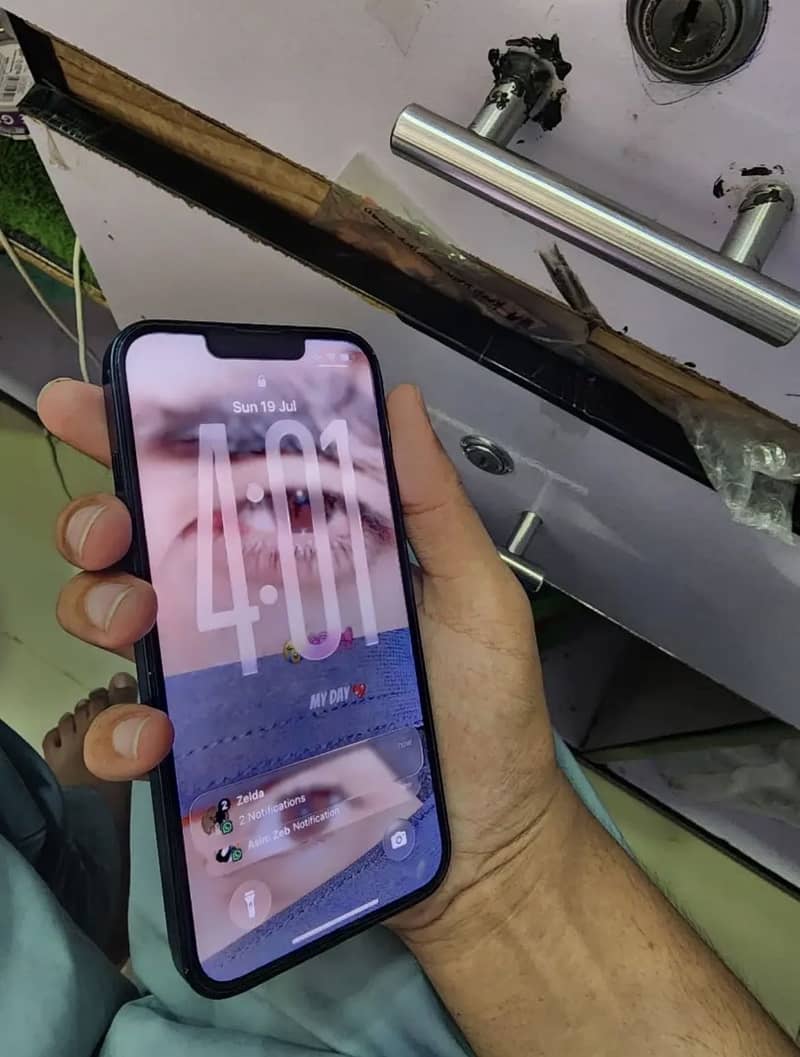 Apple iPhone 13 4