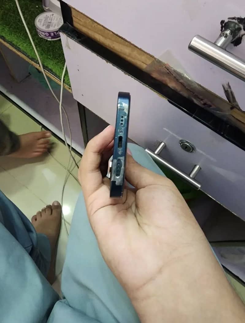 Apple iPhone 13 5